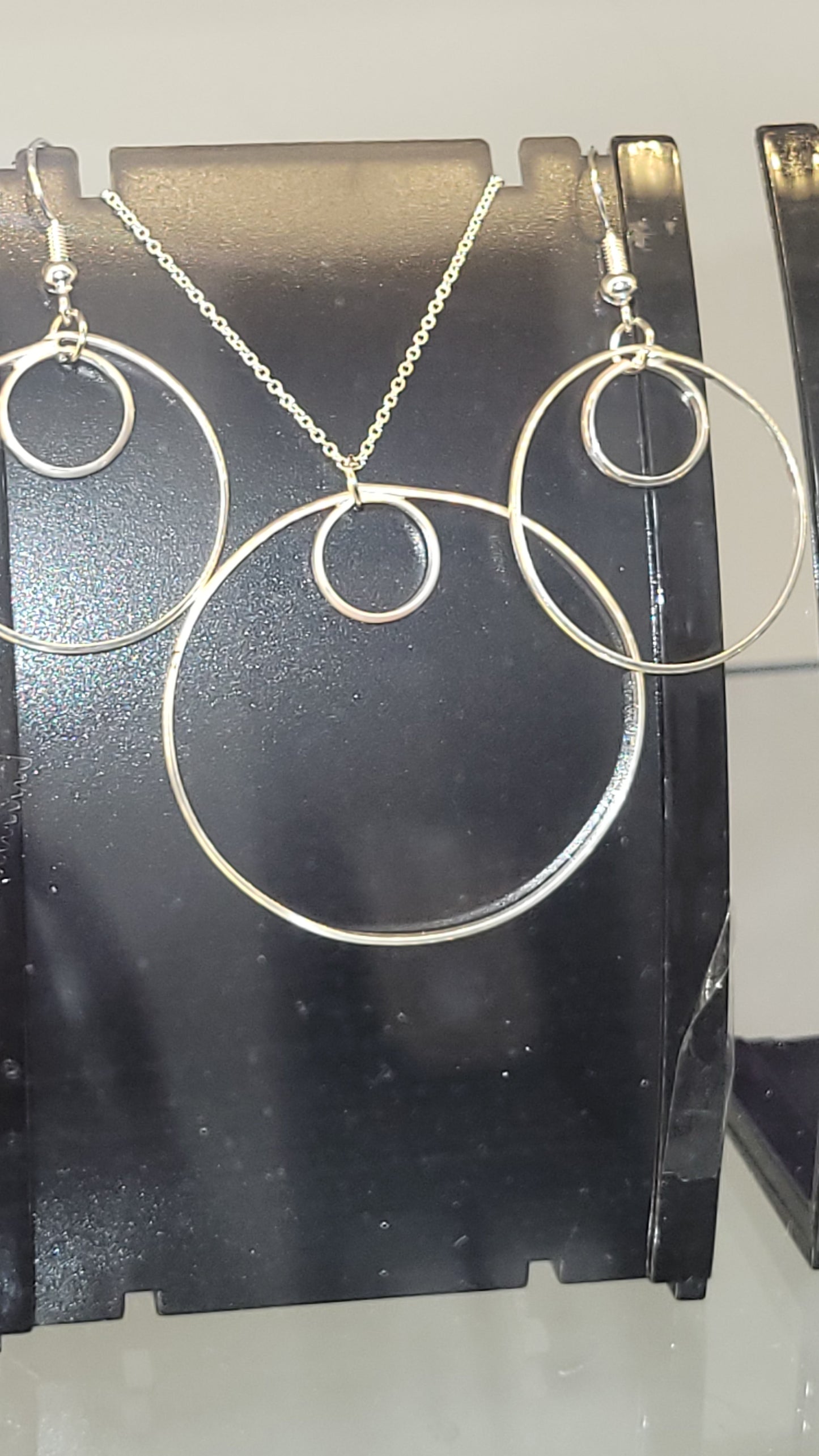 Silver circle set